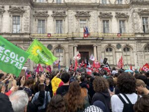 Les élections législatives arrivent et les lyonnais étaient près de 15 000 à manifester place des Terreaux à Lyon contre le RN