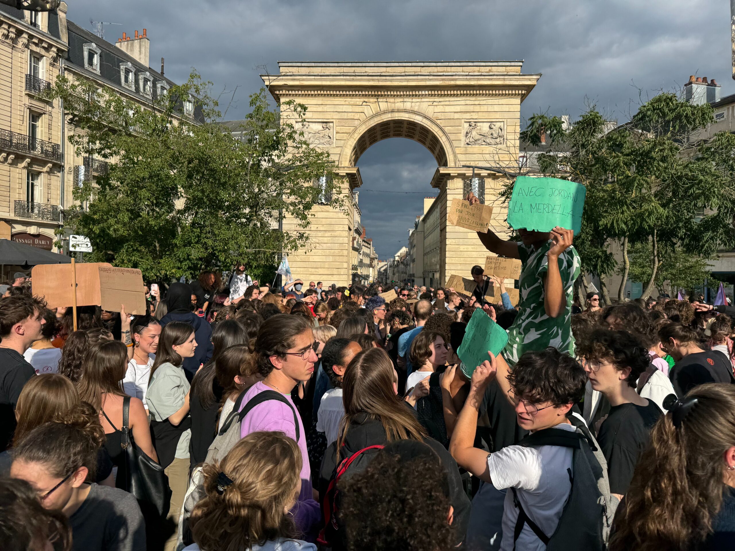 Des manifestants contre l'extrême droite à Dijon