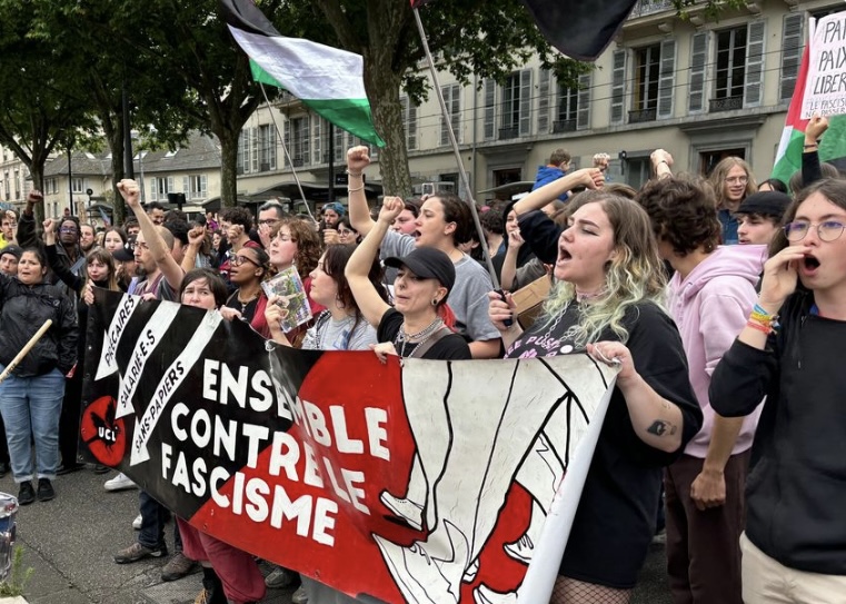 Plus de 7000 manifestants à Grenoble, avec une grande partie de jeunes.