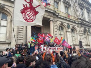 Manifestation contre l'extrême droit à l'Hôtel de Ville de Lyon.