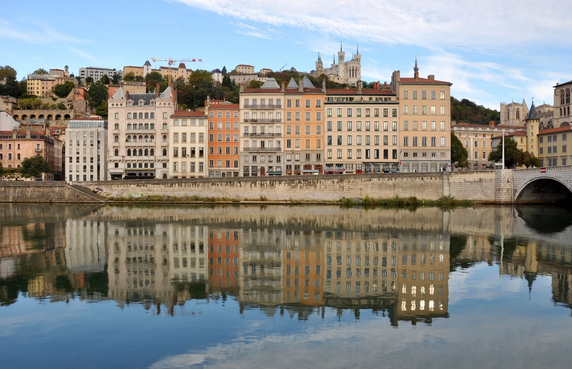 Immeubles placés au bord de la Saône à Croix Rousse.